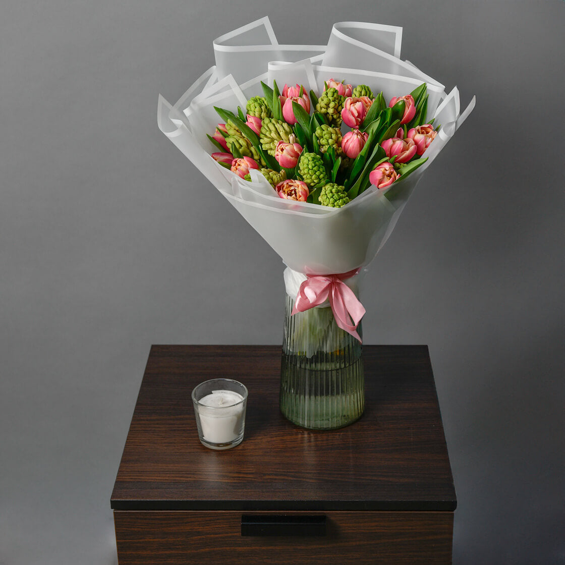 Buchet cu zambile și lalele