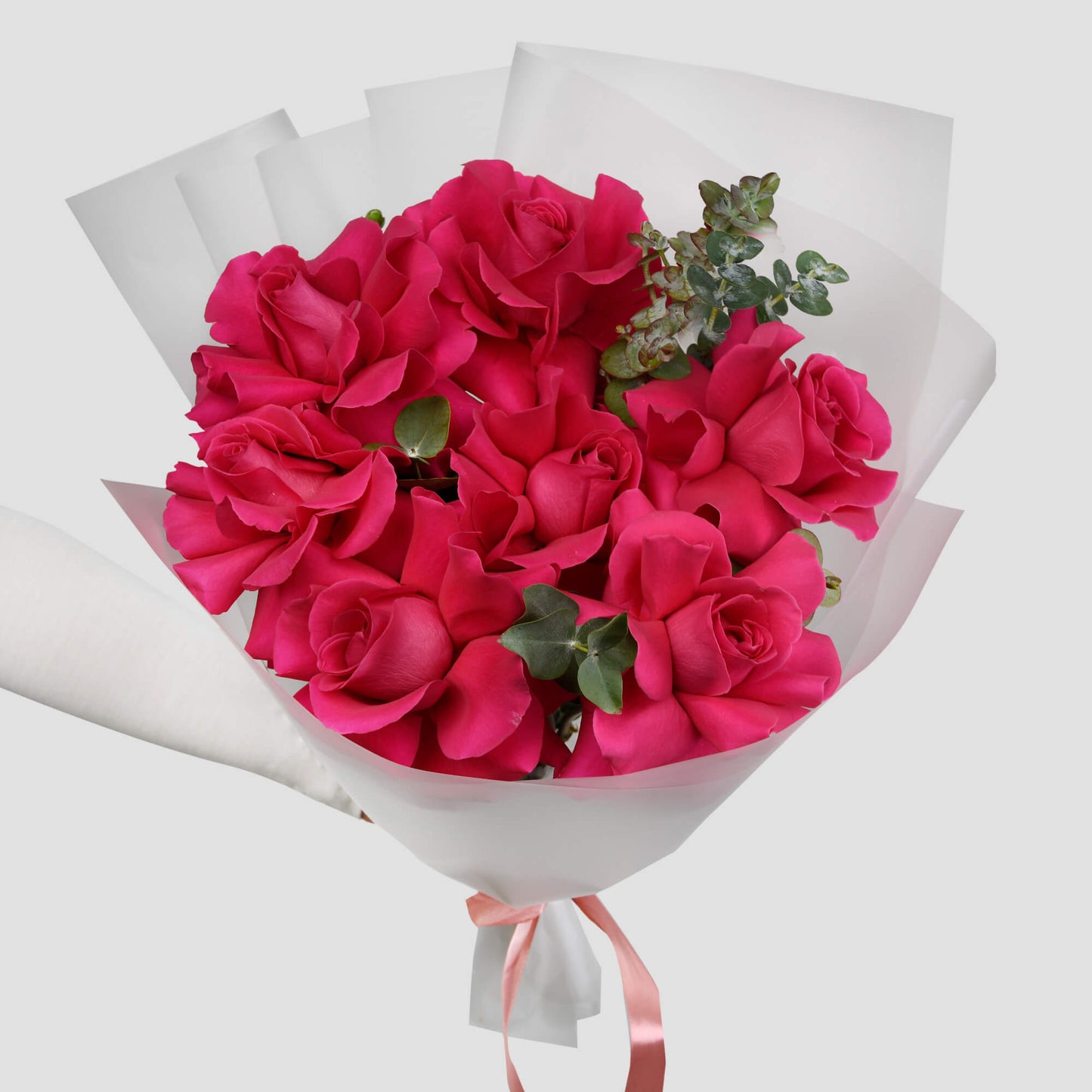 Buchet trandafiri roz special și eucalipt